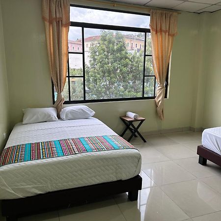 Hostal Marin Central Quito Esterno foto