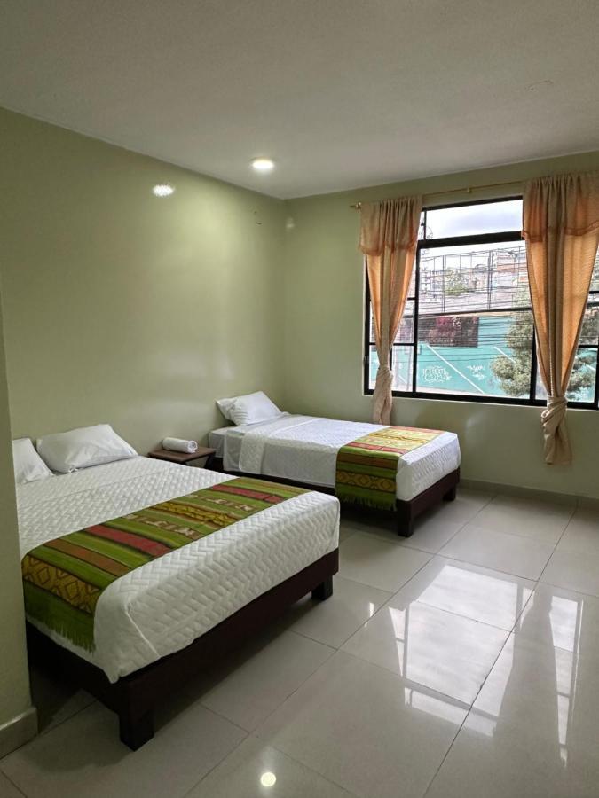Hostal Marin Central Quito Esterno foto