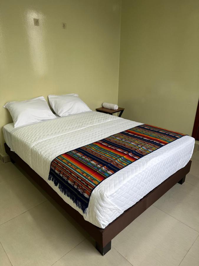 Hostal Marin Central Quito Esterno foto