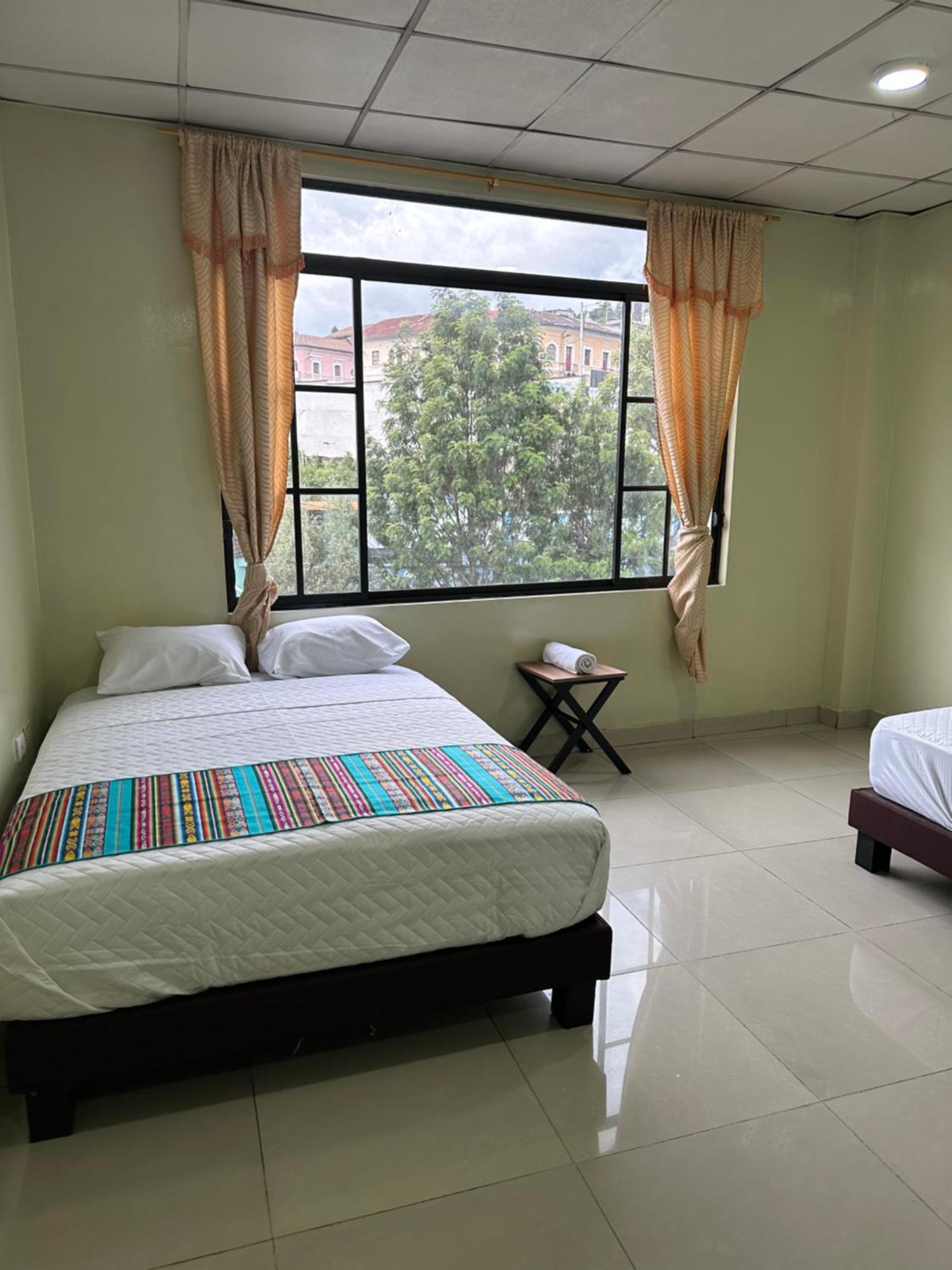 Hostal Marin Central Quito Esterno foto